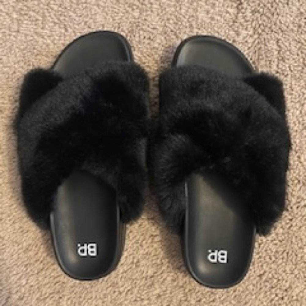 BP Fuzzy Black Lounge Foot ware